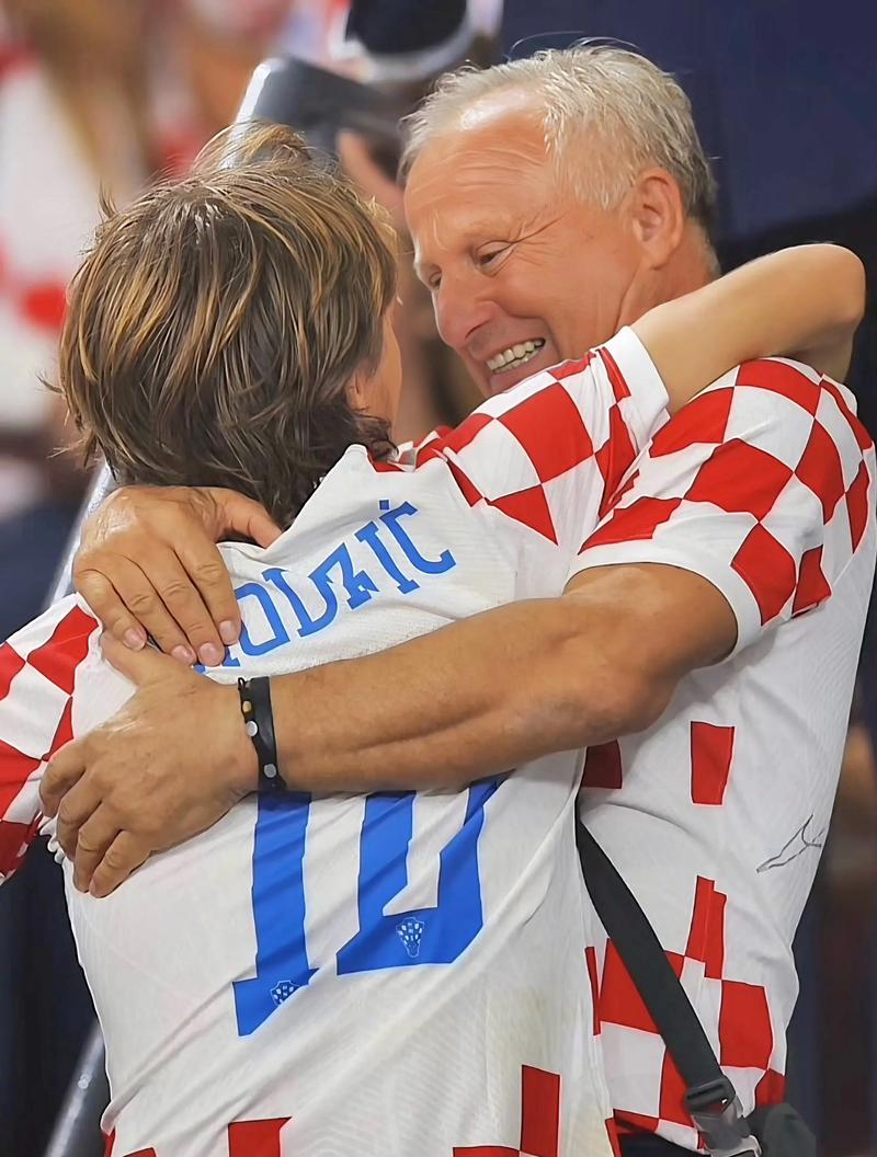 队报：雷恩19岁中卫布德拉勒飞速崛起，多支豪门长期关注他