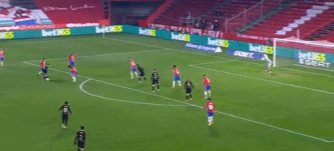 后腰全场传球成功率达 92%，表现全面