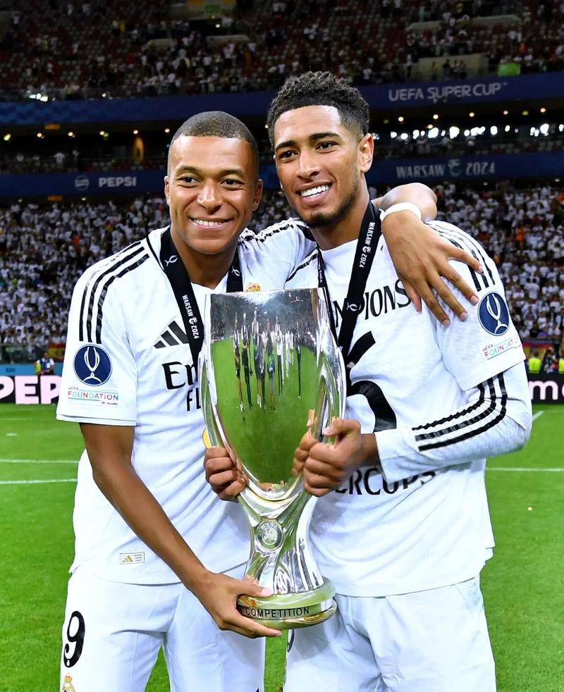 西甲积分榜：巴萨先赛获胜领先皇马4分，马竞两连败暂列第五（西甲积分更新：巴萨提前取胜领跑皇马4分，马竞遭两连败暂居第5）